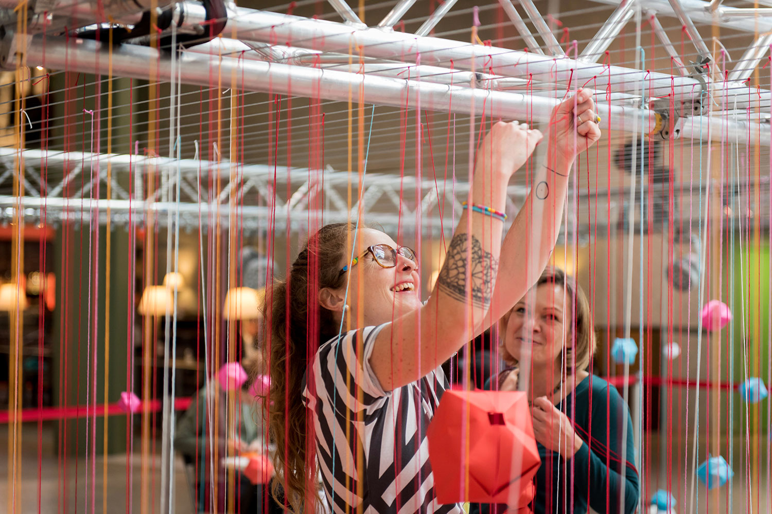 StudioNOW, Bikini, Bikini Berlin, Installation, Kunst, Origami, Farben, Farbenfroh, Mademoiselle Maurice