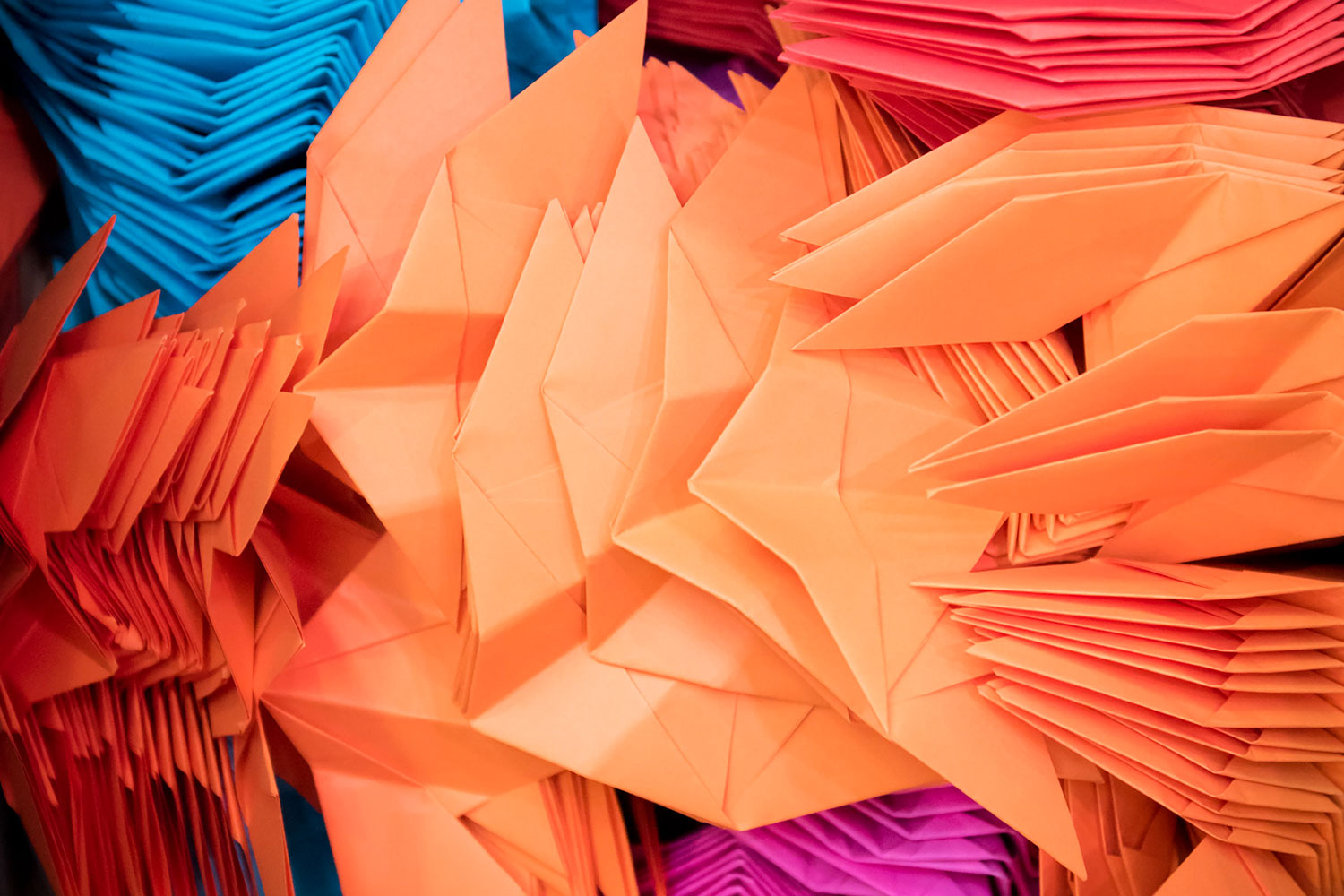 StudioNOW, Bikini, Bikini Berlin, Installation, Kunst, Origami, Farben, Farbenfroh, Mademoiselle Maurice