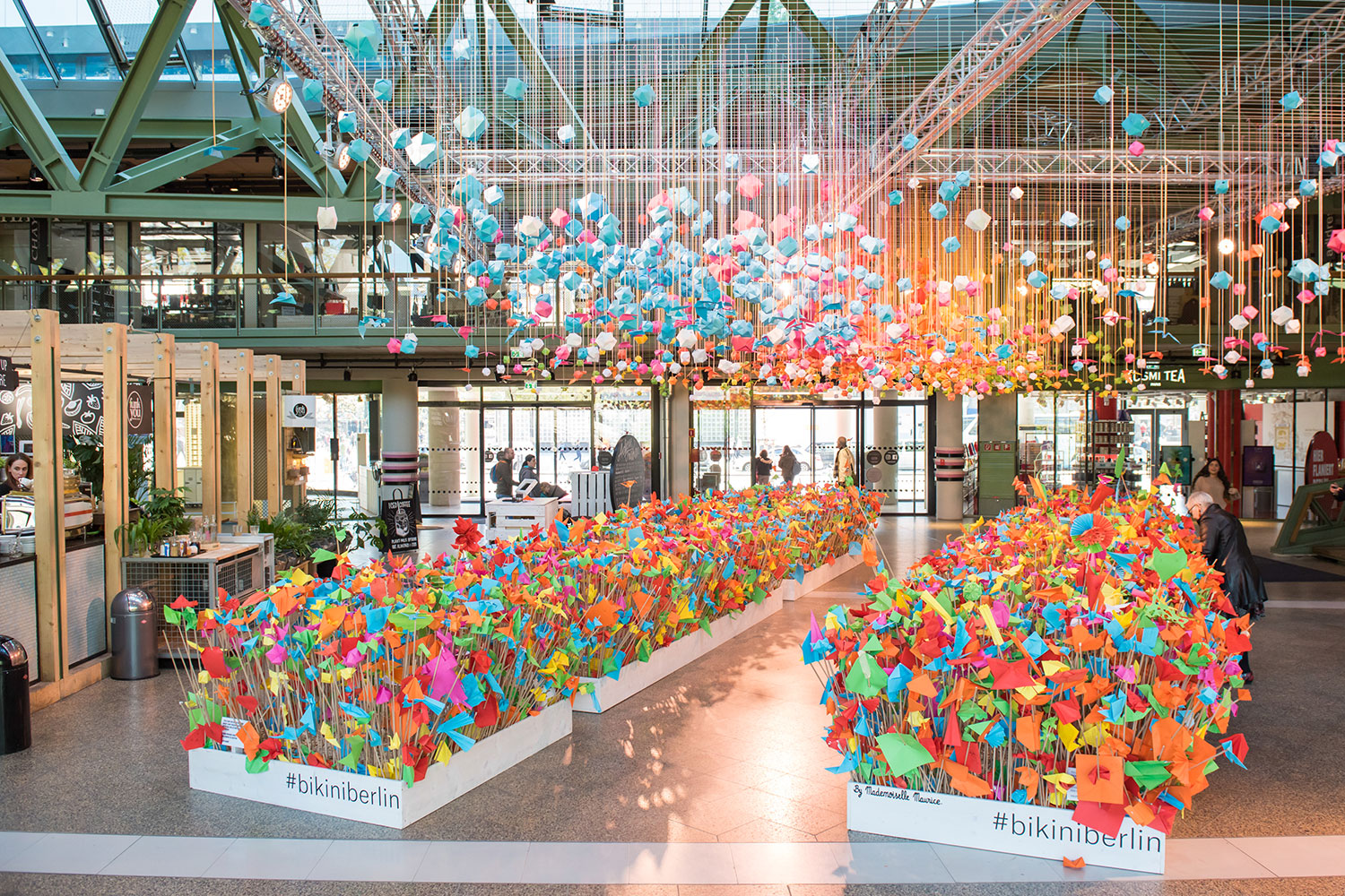 StudioNOW, Bikini, Bikini Berlin, Installation, Kunst, Origami, Farben, Farbenfroh, Mademoiselle Maurice
