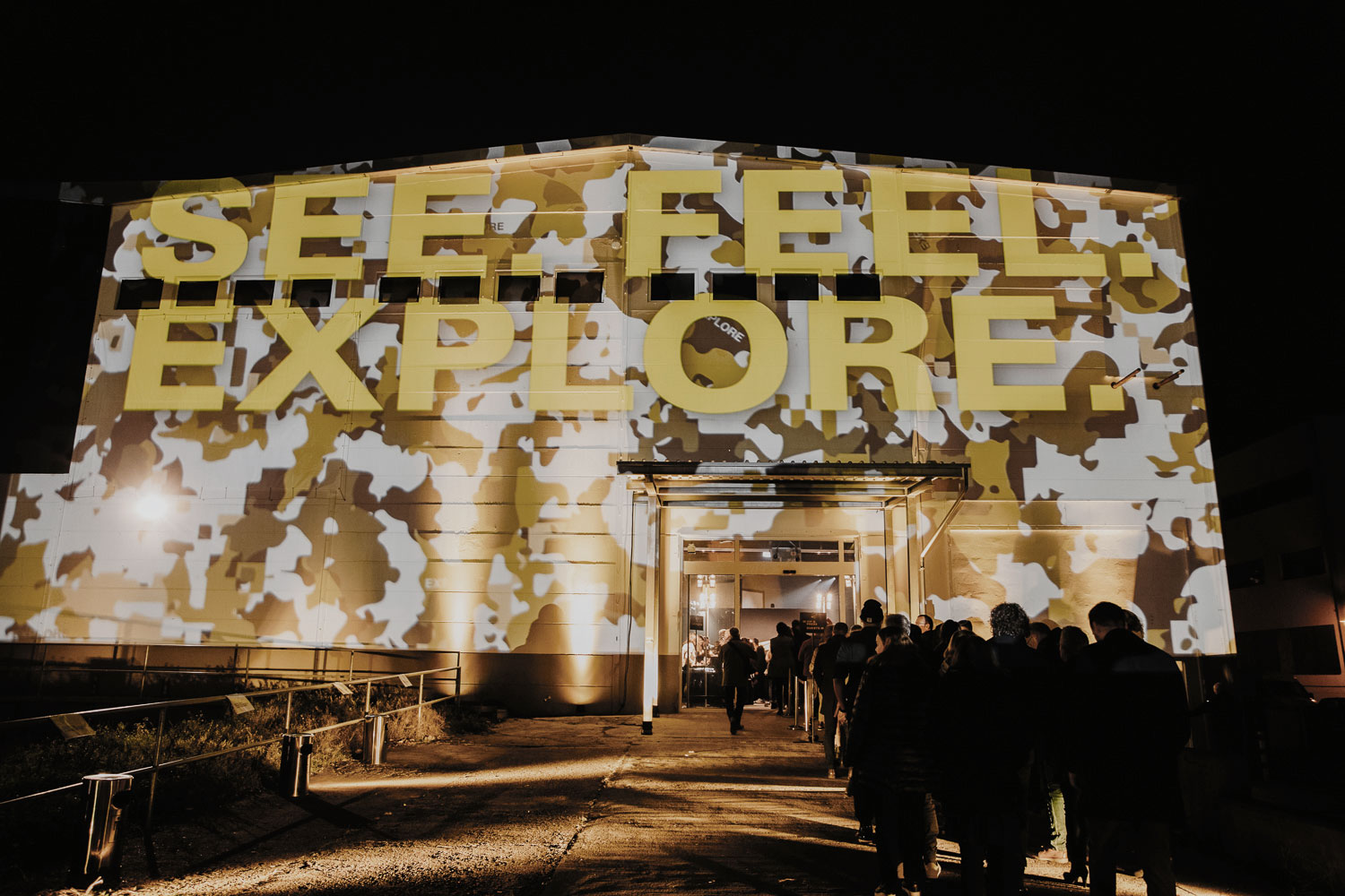 StudioNOW, Studio, Now, Camel, active, Camelactive, Camel Active, Fashion, Show, Design, Walk, Collection, Kollektion, Models, Herbst, Winter, 2020, See, Feel, Explore, Crowd, entry, Schlange, Eingang, Einlass